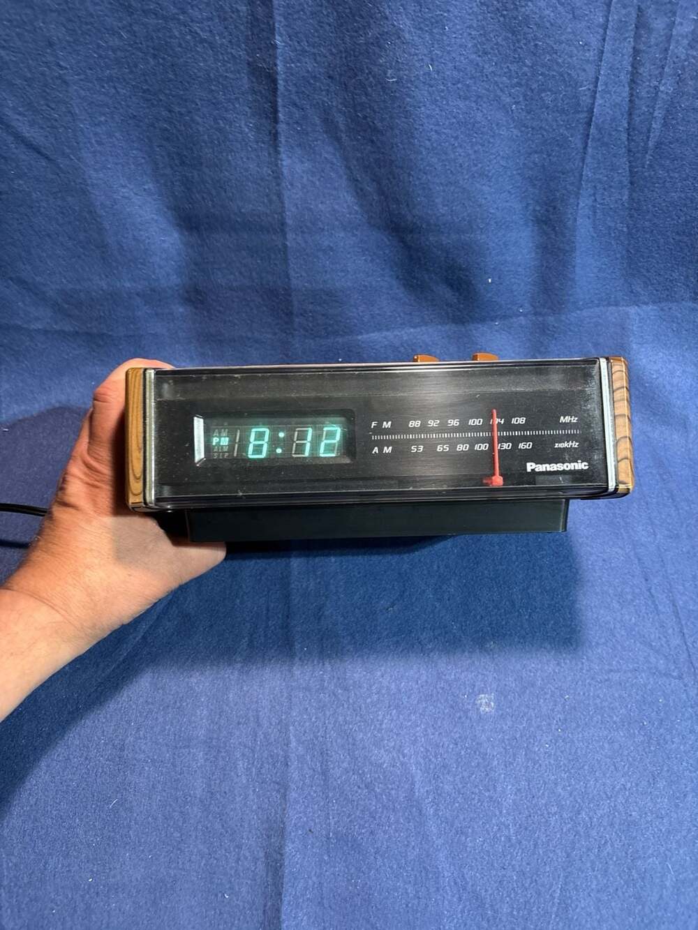 Vintage Panasonic RC-75 AM/FM Digital Clock Radio Woodgrain